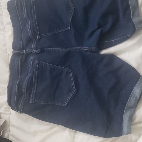 Shorts - Picture 2 of 5